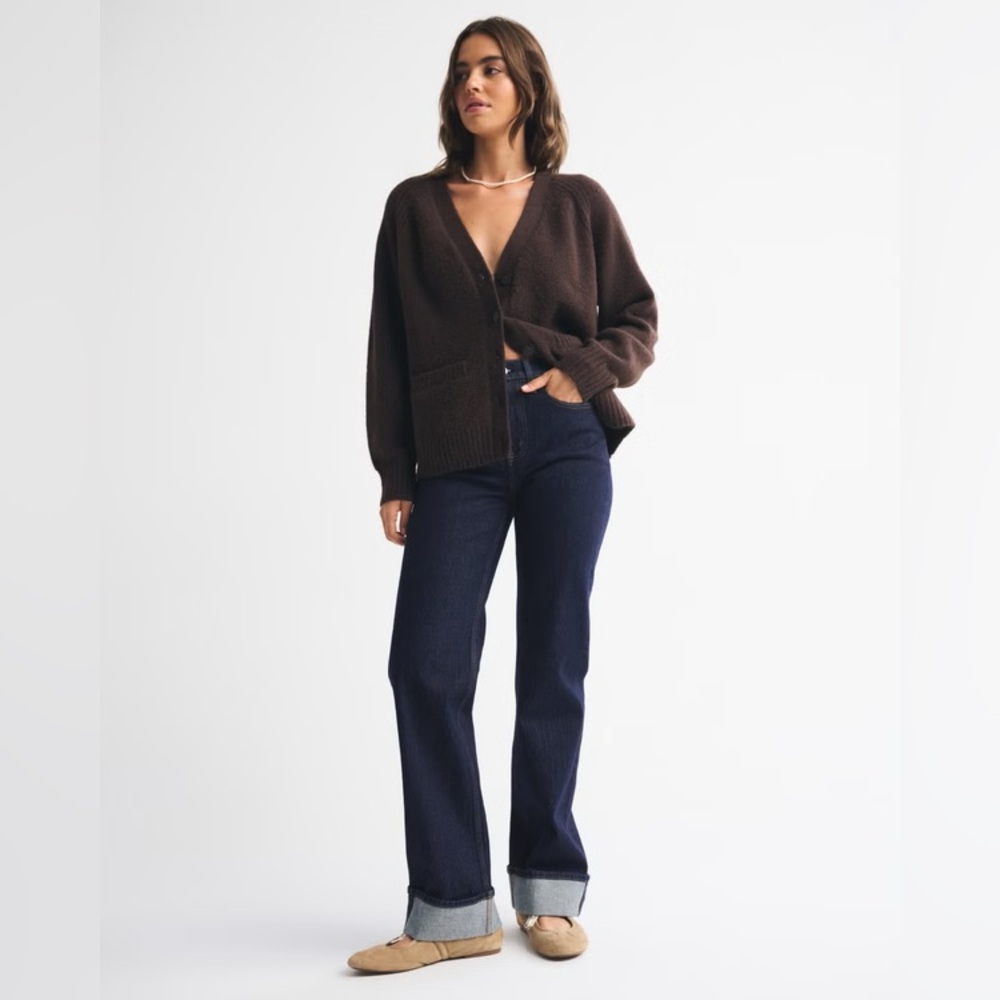 Abercrombie & Fitch 90s high rise Relaxed Cuffed Hem Jean, 32.
